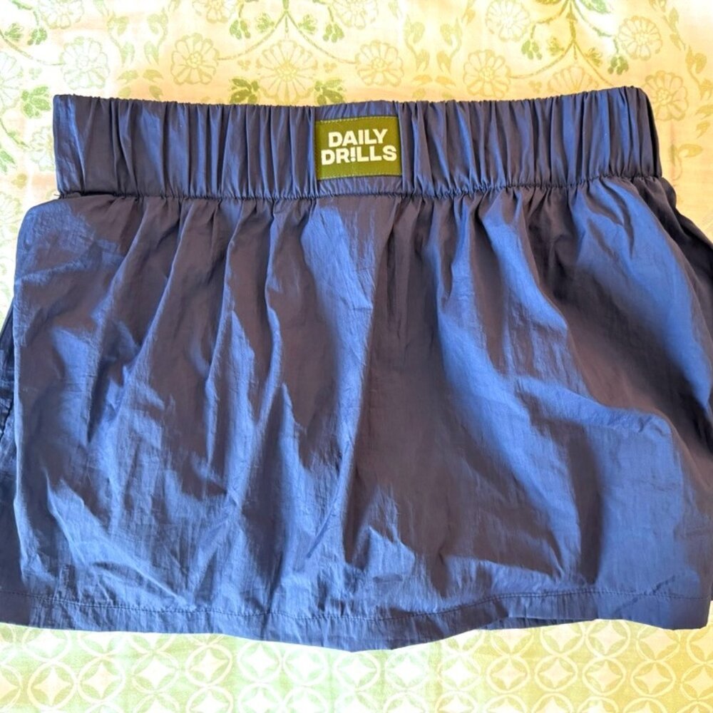BRAND NEW DAILY DRILLS - SUPER BOUNCE SKIRT NAVY SMALL